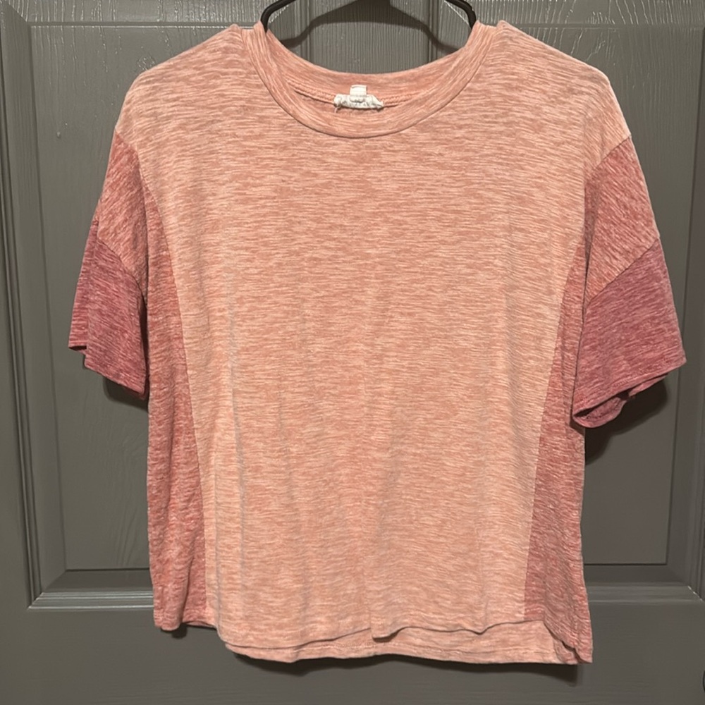 Women’s Pink Colorblock Tee. Size Small.